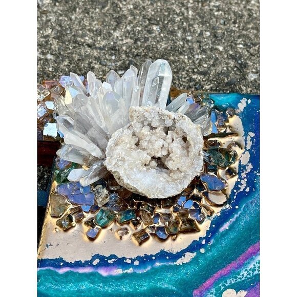Wood Charcuterie Cheese Board - Clear Quartz Points - Broken Moroccan Geode - Mu - Picture 6 of 11